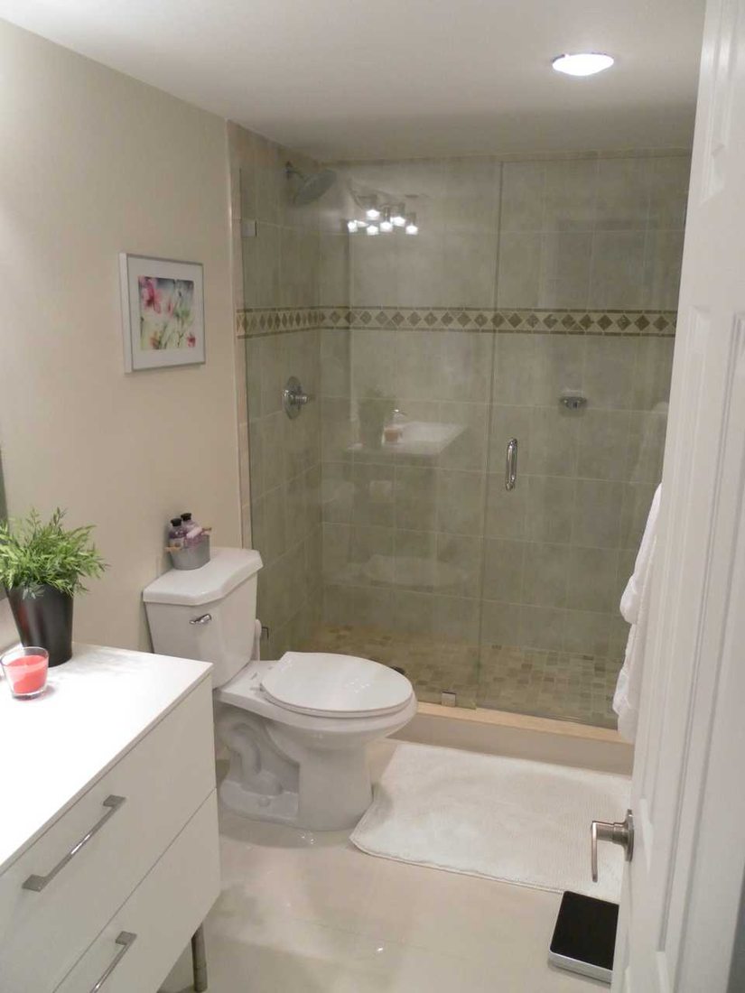 Bathroom renovation Miami – glass shower with marble tile