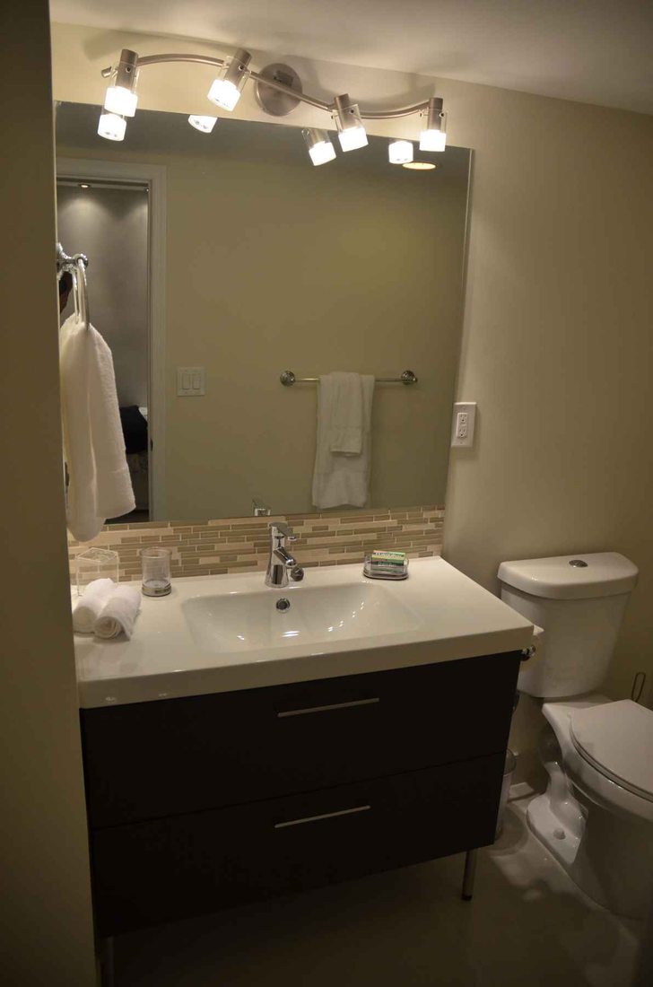 Tile shower remodel Fort Lauderdale – travertine tile walk-in shower