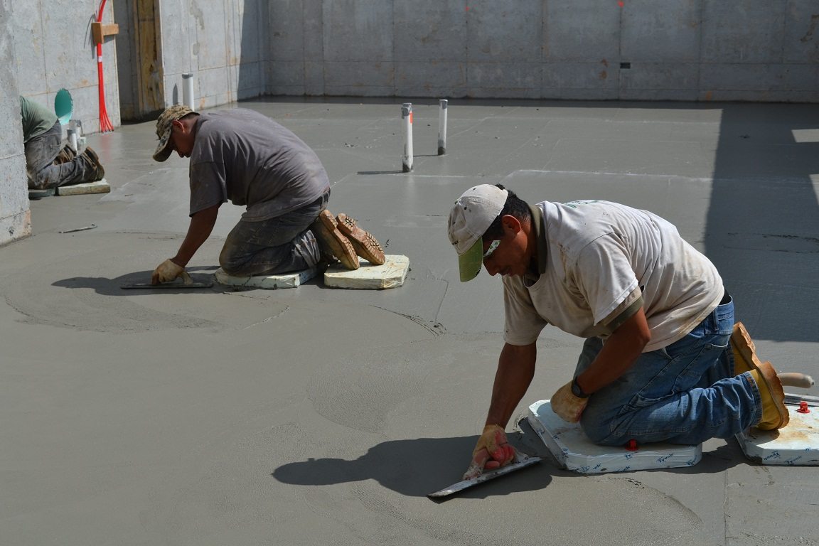 Concrete slab finishing South Florida – workers finishing floor slab